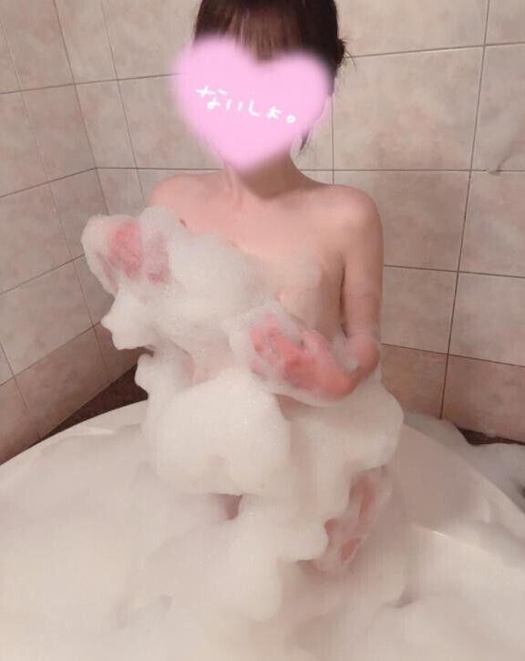 細身天然美巨乳