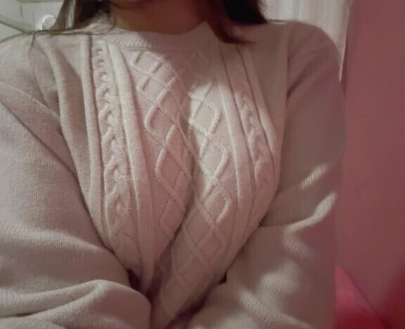 つい挟まりたくなるようなおっ〇い