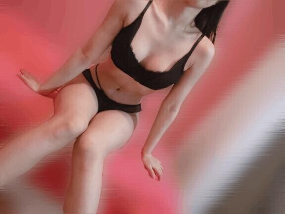 清楚な微笑みの下に隠されていたのは、 刺激を求め、快楽に飢えた、底なしの淫乱性