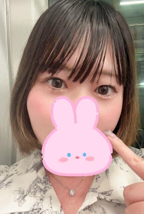 カラーコンタクトどうかな？