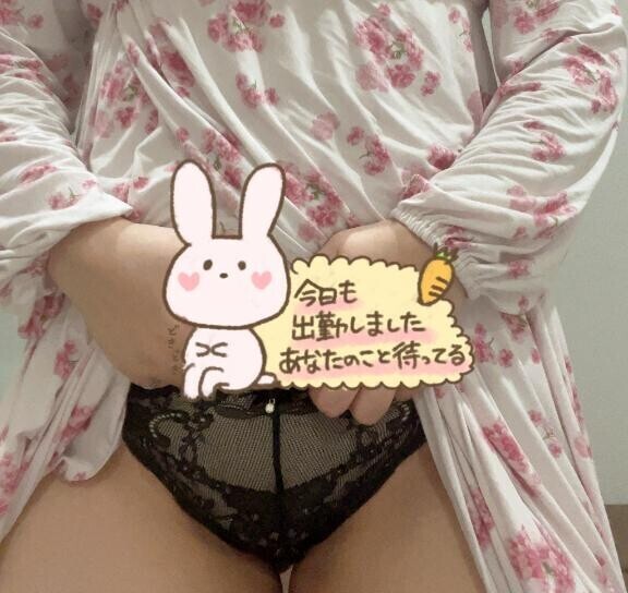 パジャマからチラリ