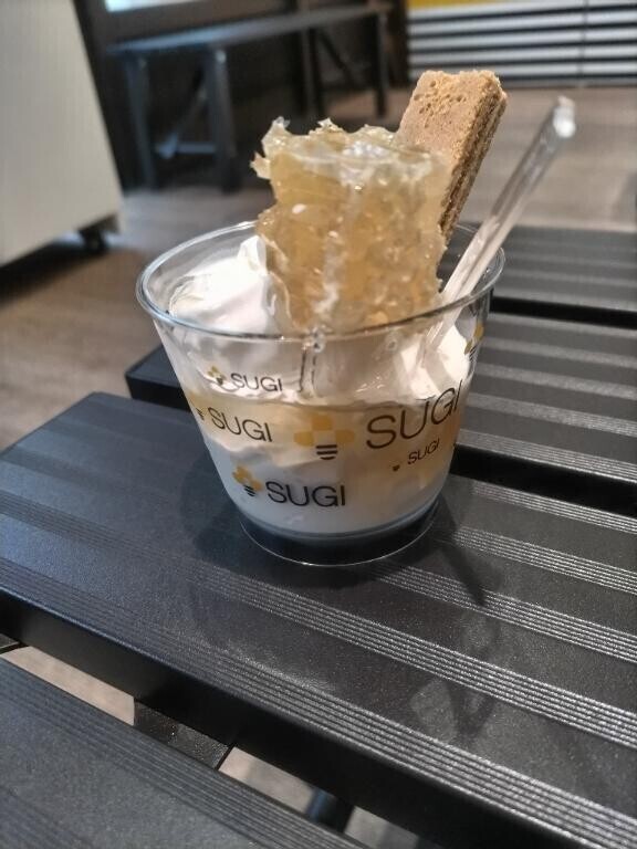 明日はすみません