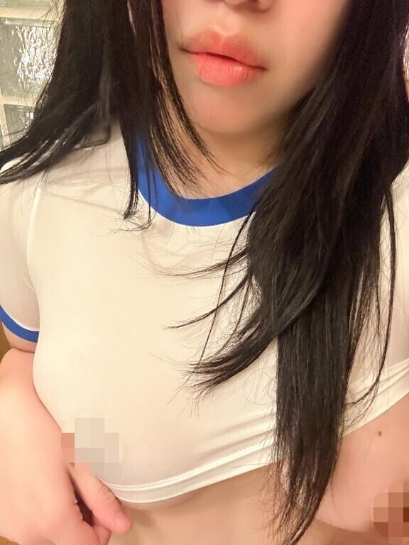 体育館倉庫でこっそりエロ漫画の読みすぎかな