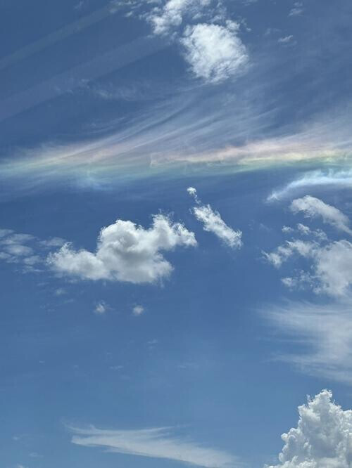 虹色の雲。☁️🌈