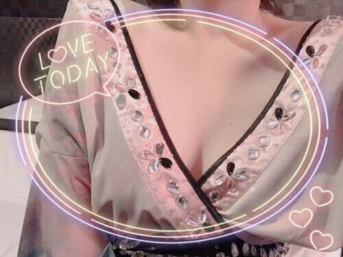 衣装も脳内もピンク♡