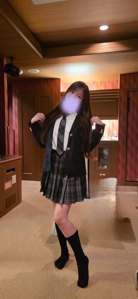 制服着ちゃいました…どうかな？?