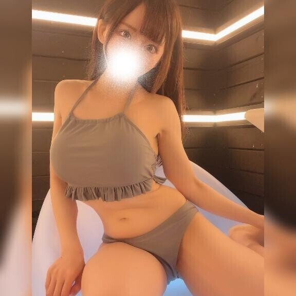 くびれた腰を掴んで動いて
