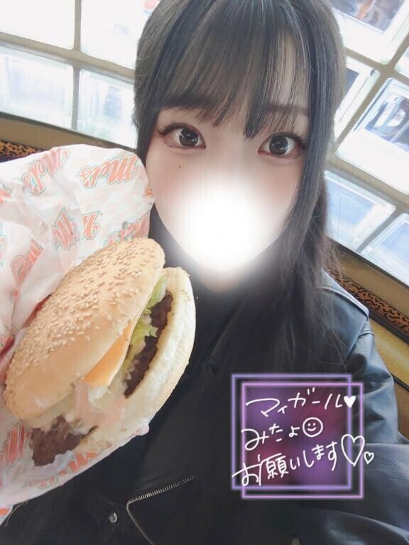 お昼ご飯悩み中。