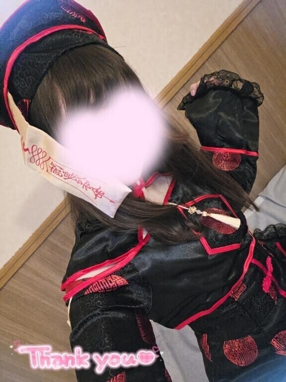 ピクンッ