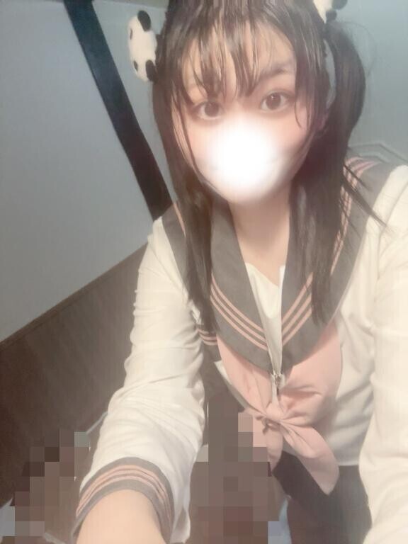 セーラー服でお出迎えしています?  