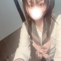 セーラー服でお出迎えしています?  