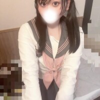 今日は水着セーラー服…?コート羽織ってお出迎え?