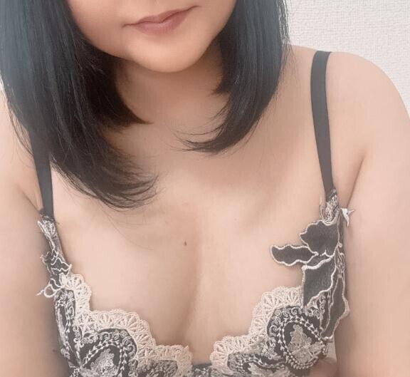 吸いつくような抱擁…かりんのモチ肌に沈んで真っ白になろ？?