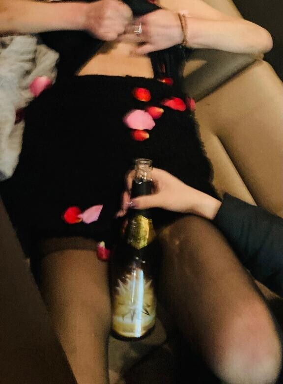 眠れない魔女様🧙‍まだ夜中