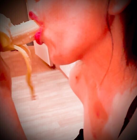 昼メシ魔女降臨🧙‍してた鮑に肉棒でフセンしてぇ🫵