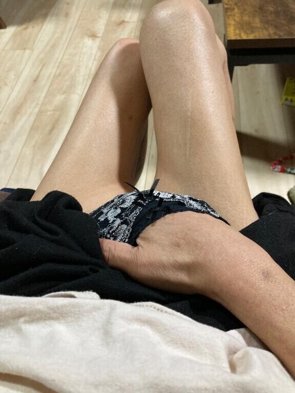 今宵も垂れ流し我慢汁魔女様🧙‍鮑からまん汁噴射