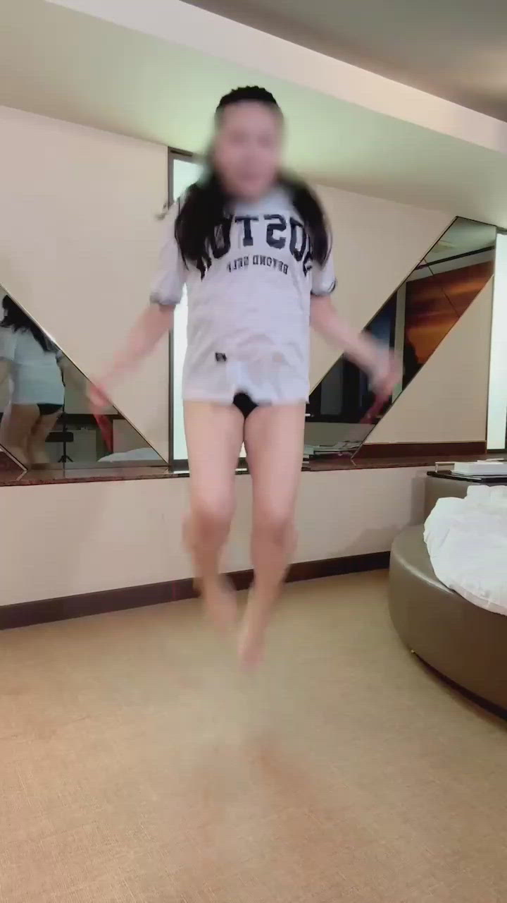 ノーブラ二重跳びチャレンジ