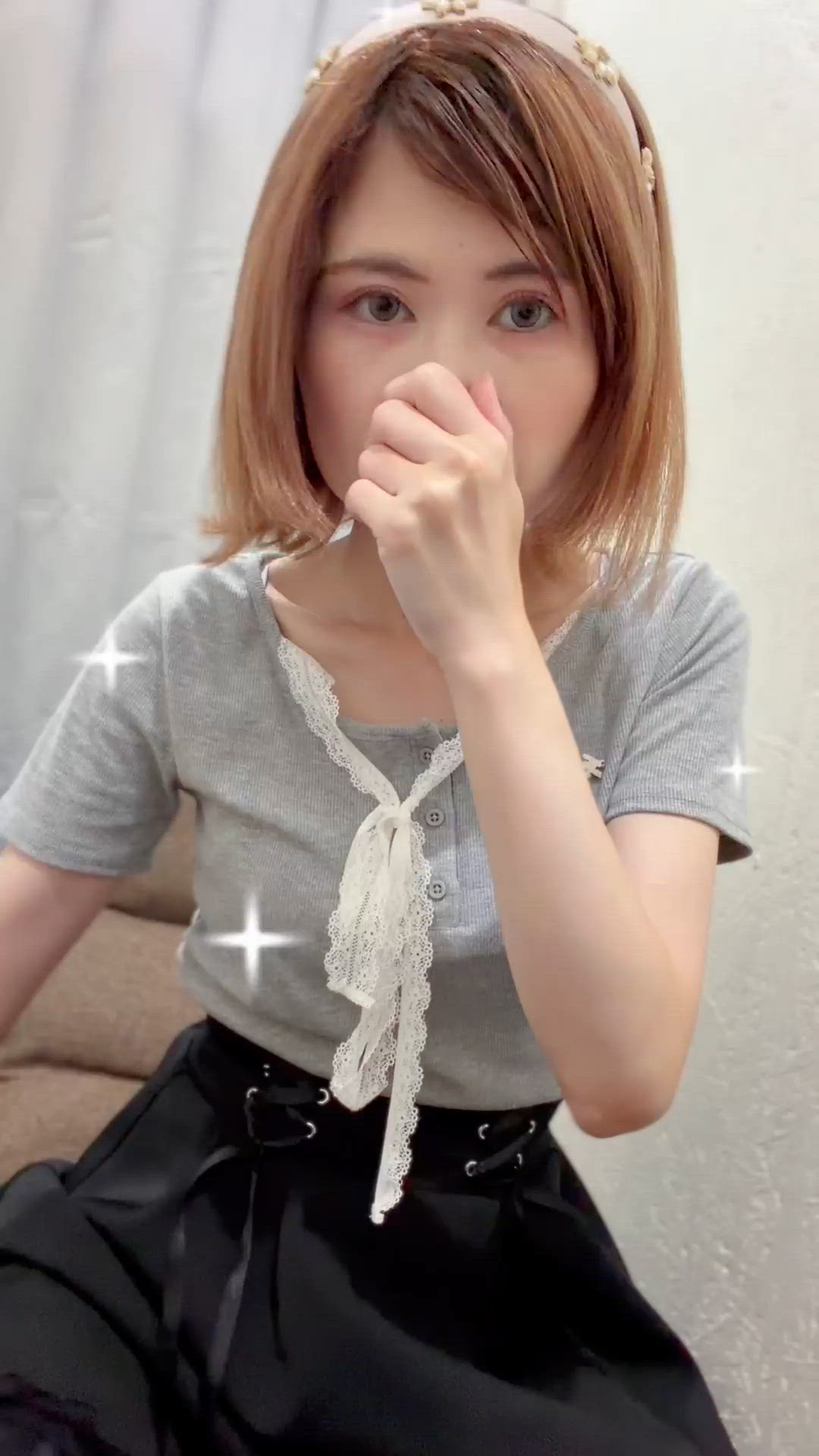 動く