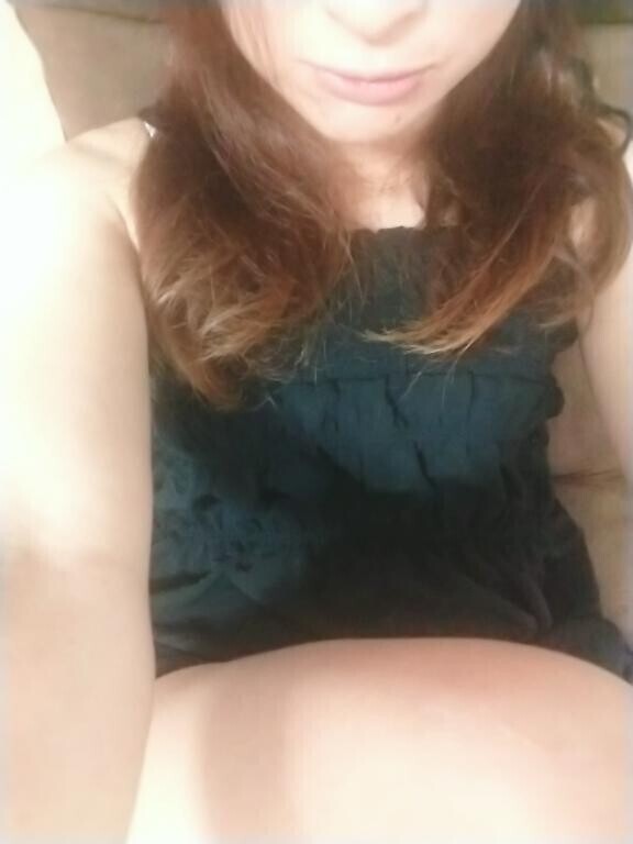 受付すたぁと黒ワンピで涼しげ
