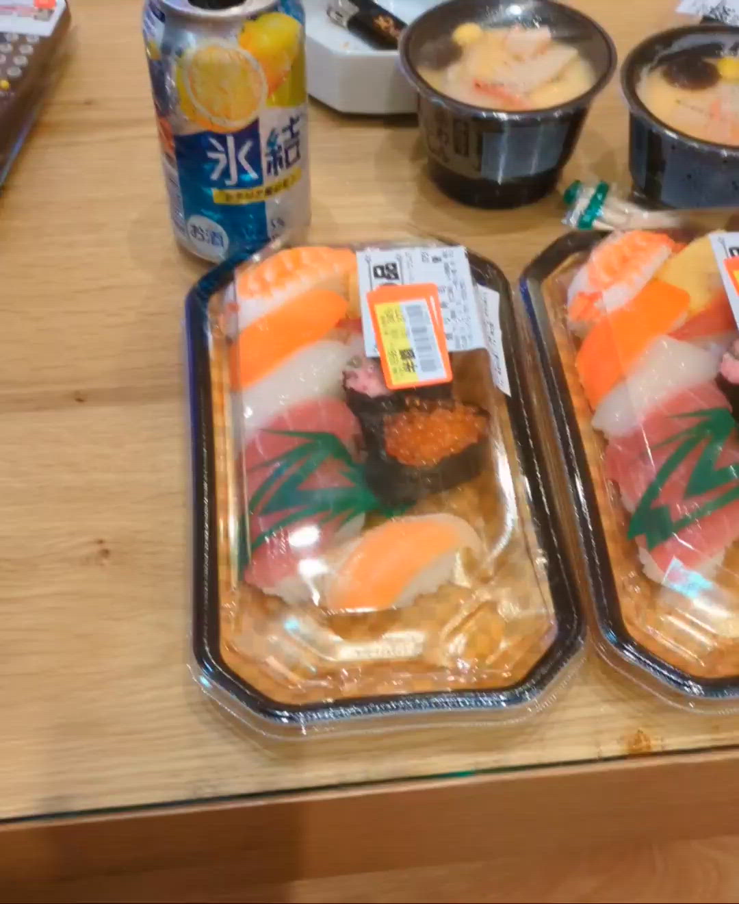 飲んで食べてしゃべり〜の