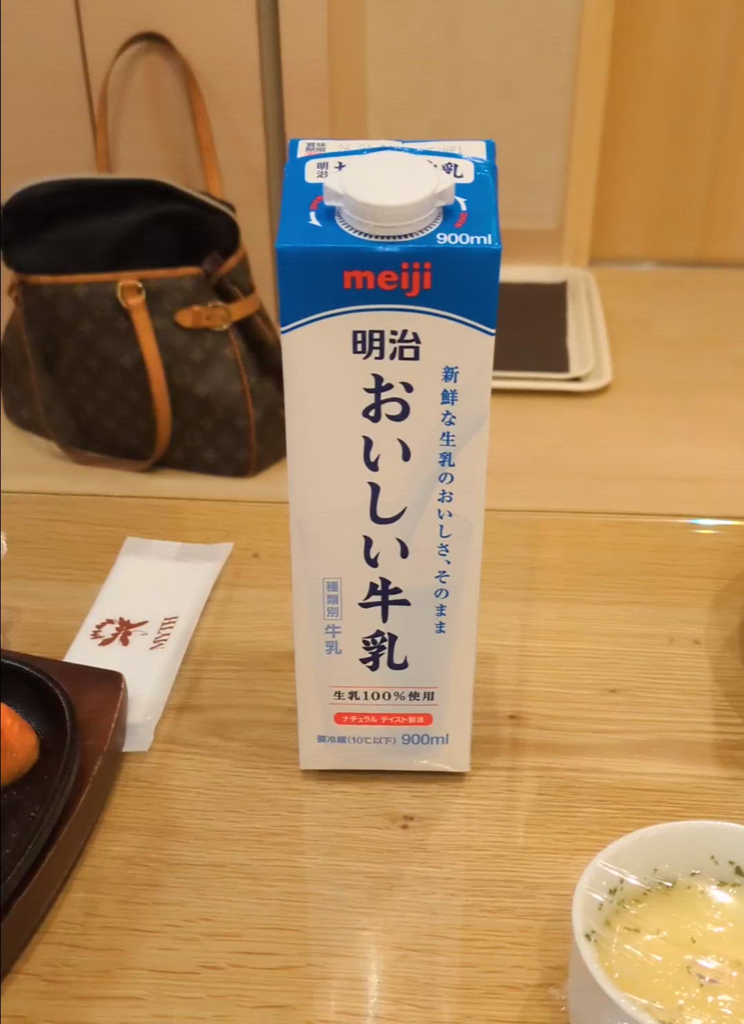今度は牛乳かーい
