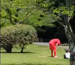 変な人が変な奴見て笑う〜