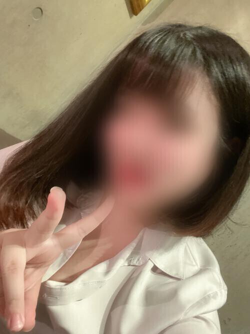 ポーズがよくわからなくてピースしかできない人