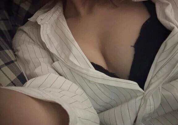 出勤してます!今日蒸し蒸しするね💦