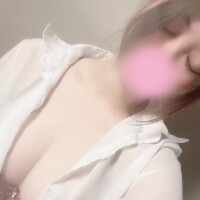 優しい手つき…?  