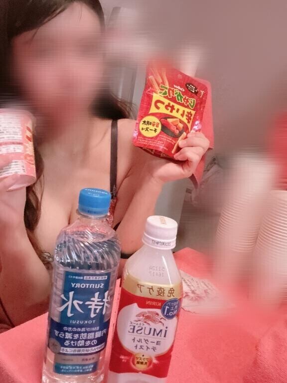 ヌルヌルの手でゆっくりしごき始めて…