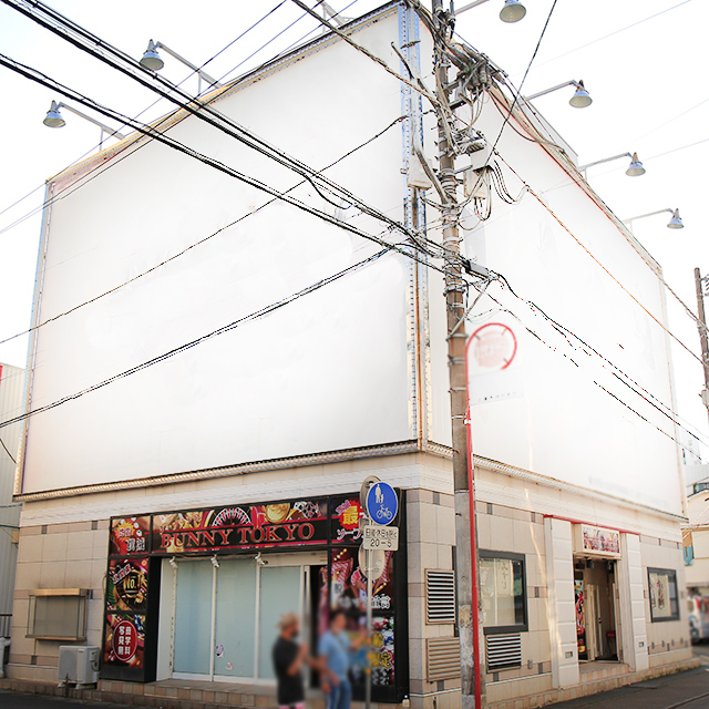 コチラが当店になります。
通り沿いで一番大きい建物になります。
お気軽にご来店ください。