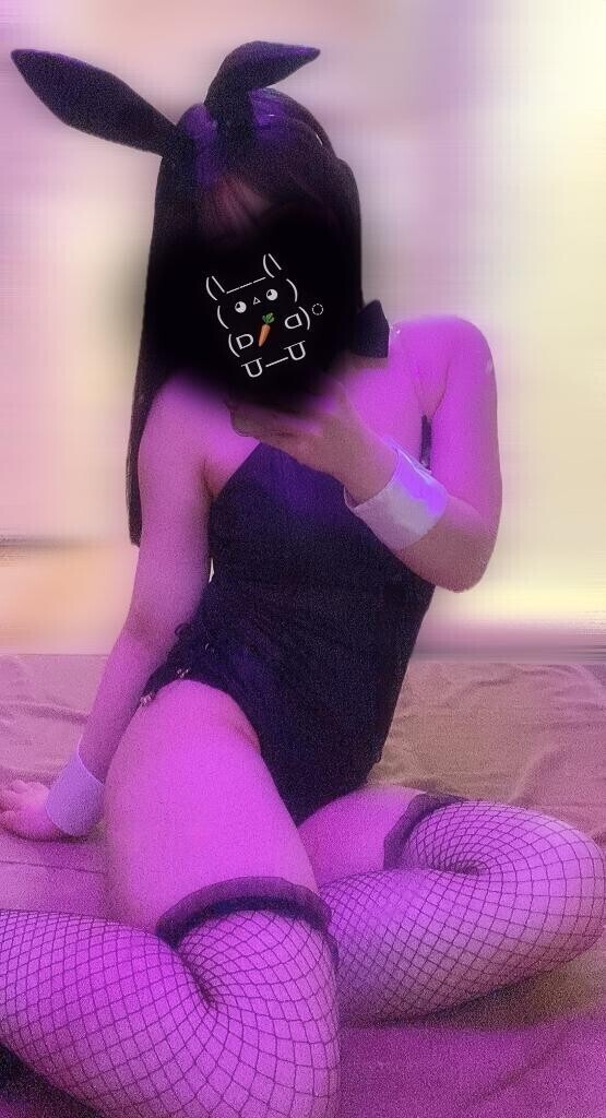 ?吸い付く色白もちもちボディー?