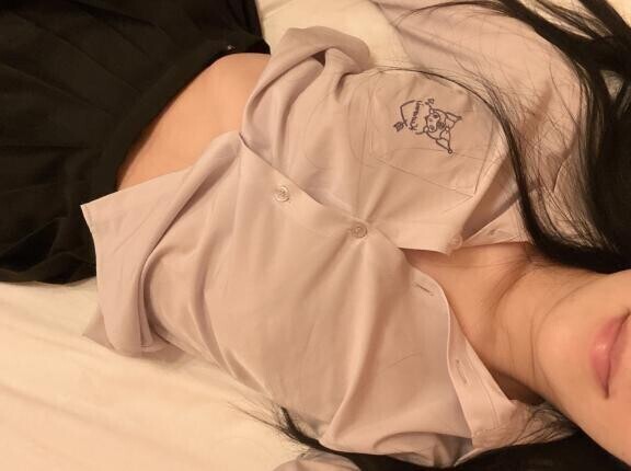 制服の下、見たい？