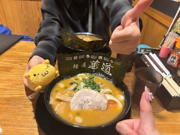 ラメ食べしたみょん