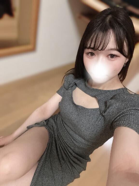 見えそうで...